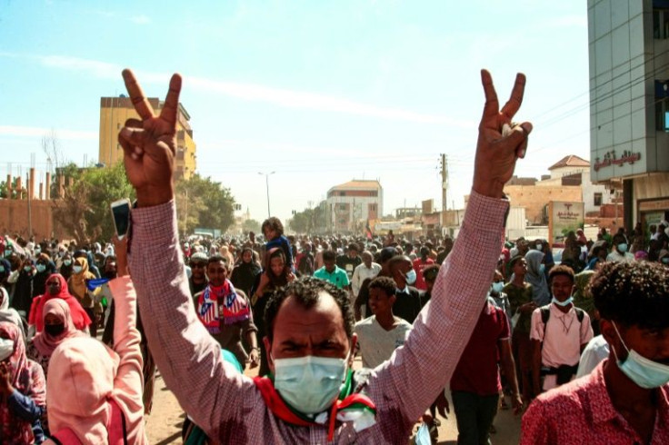 Thousands of Sudanese pro-democracy protesters have rallied outside the presidential palace in Khartoum, braving tear gas, a mass deployment of armed soldiers and a telecommunications blackout