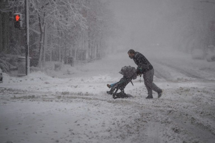 A winter wonderland for some, travel nightmare for others as Washington and surrounding US states are pummeled by a snowstorm that has cancelled flights, closed schools and paralyzed the US capital city