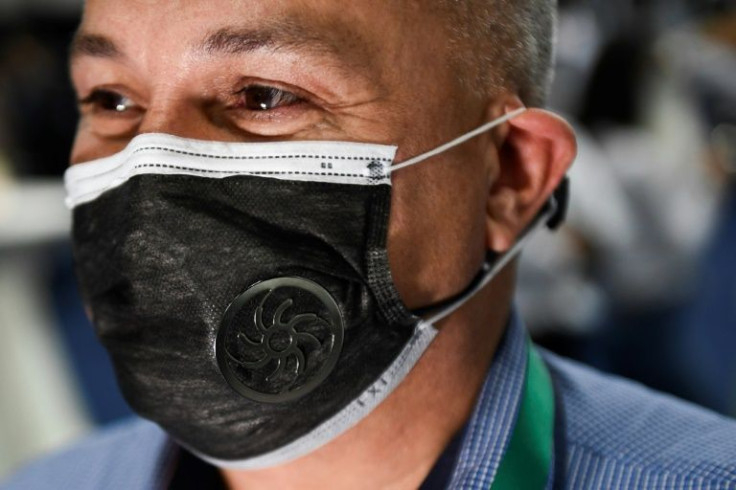 Eric Fouchard demonstrates the Aeronest mask ventilation kit