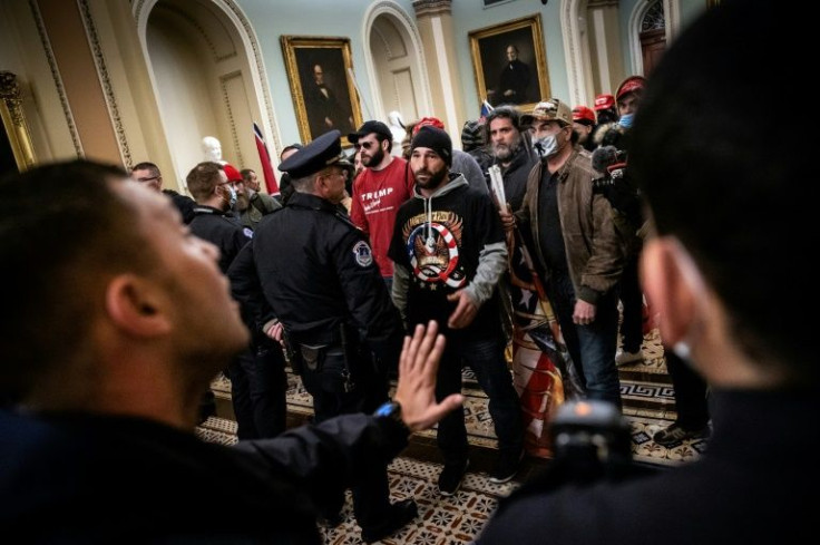 Trump supportors confront Capitol Police on January 6, 2021