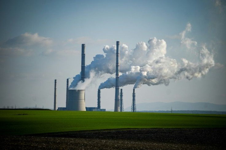 Electricity generation from coal and natural gas hit record levels last year, the IEA says