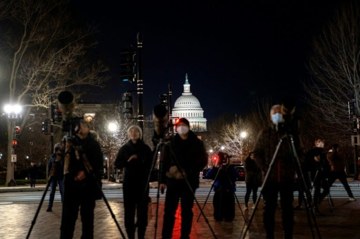 Birdwatchers in the US capital have come every night to catch a glimpse of the snowy owl, which rarely comes south of the Canadian border