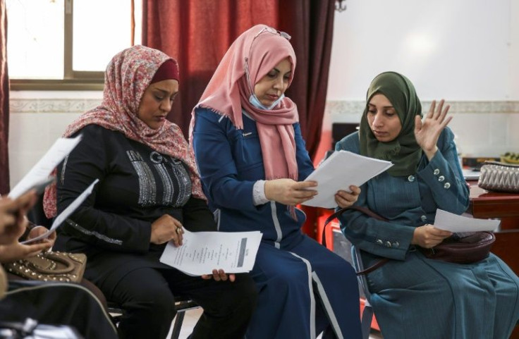 At the request of the Hamas mufti, women wear their headscarves even if they play Jewish characters