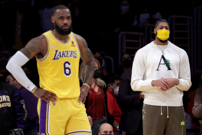 Anthony Davis #3 of the Los Angeles Lakers watches with LeBron James #6