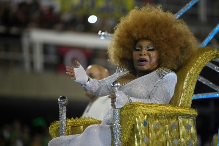Elza Soares, pictured during the Rio de Janeiro carnival in February 2020, has died
