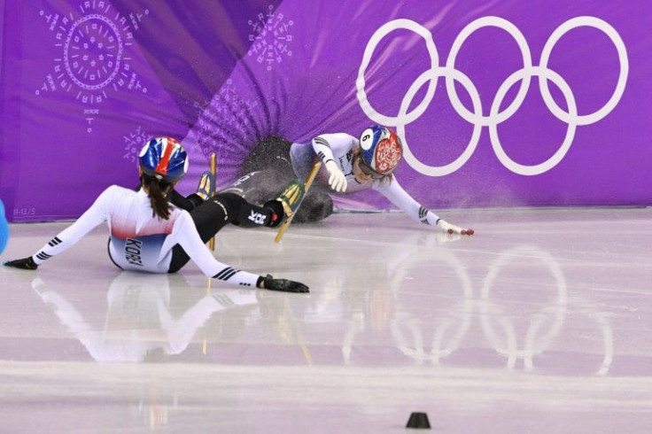Shim Suk-hee (L) and Choi Min-jeong crashed during the women's 1,000m short track final in the 2018 Winter Olympics