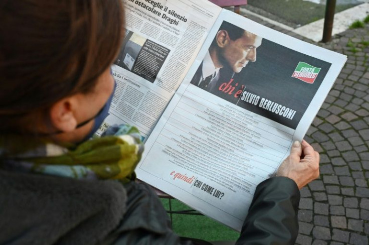 Former Italian prime minister Silvio Berlusconi has taken out advertising space in newspapers to promote his campaign for the presidency