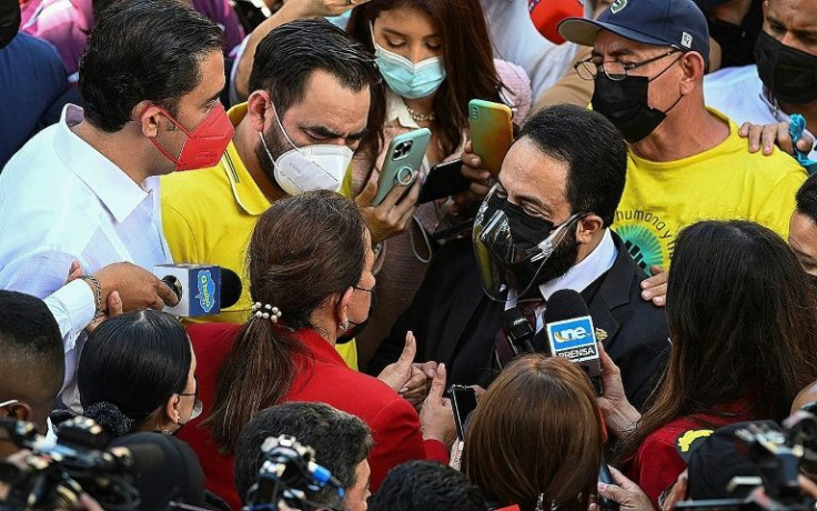 President Xiomara Castro (L)  and her nominee for Congress President, Luis Redondo (R)