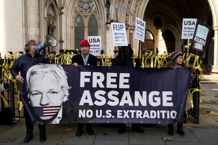 UK Court To Rule On Assange Extradition Case | IBTimes