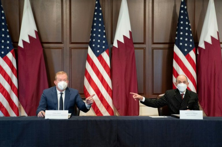 Stan Deal, President and CEO of Boeing Commercial Airplanes (left), and Akbar Al Baker, Group Chief Executive Officer of Qatar Airways (right), signed a major aircraft purchase deal on January 31, 2022 in Washington
