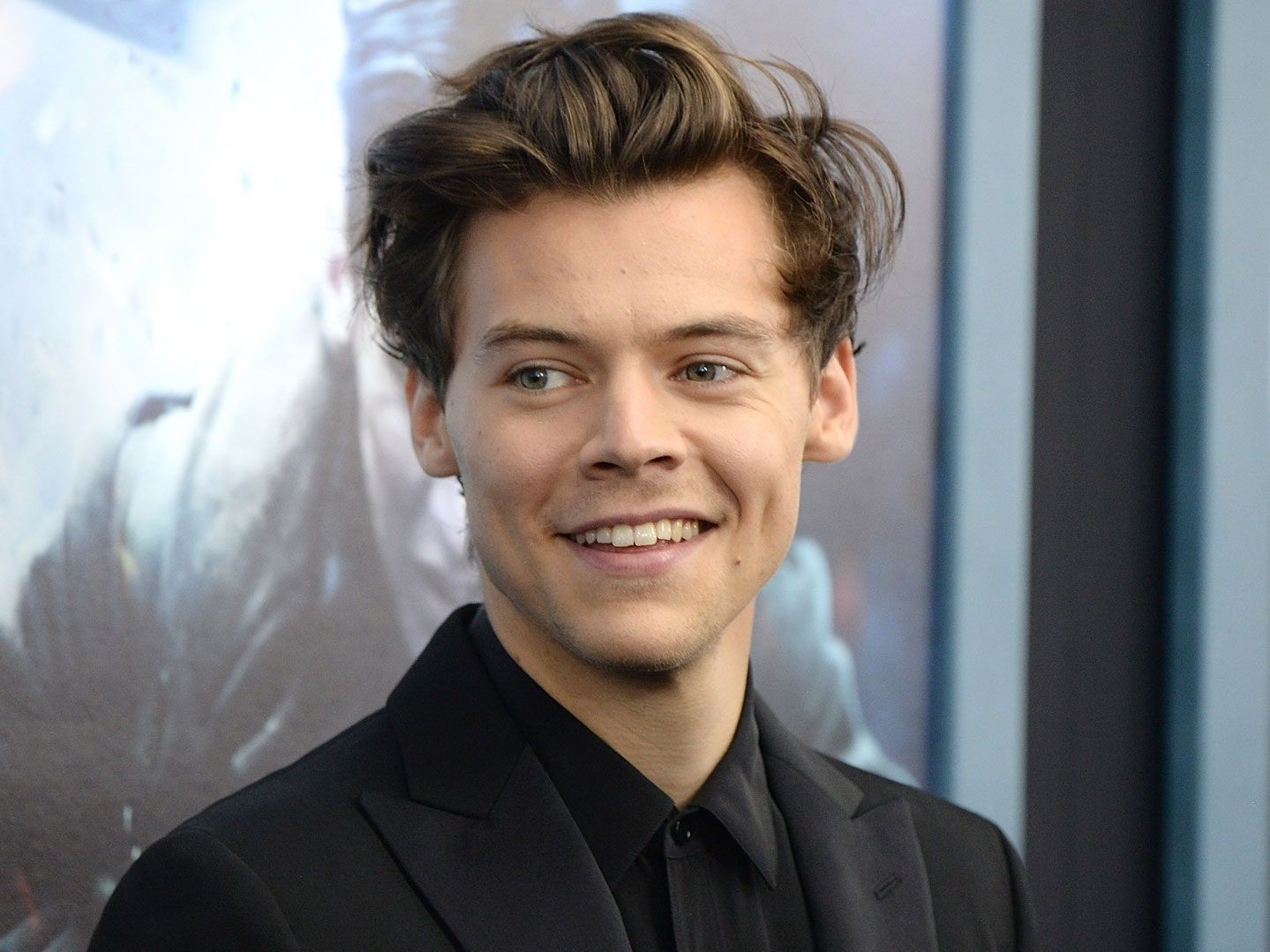 Harry Styles Jokes About Chris Pine Spitting Rumor During NYC Concert ...