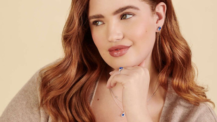 This glamorous pendant will definitely elevate your loved oneâs outfits.