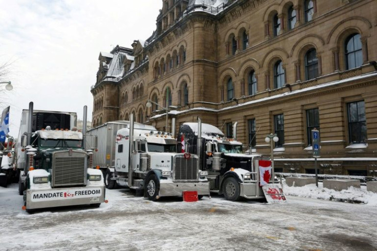 Police said they were expecting up to 2,000 protestors as well as 1,000 counter-protestors to join the hundreds already parked in front of parliament