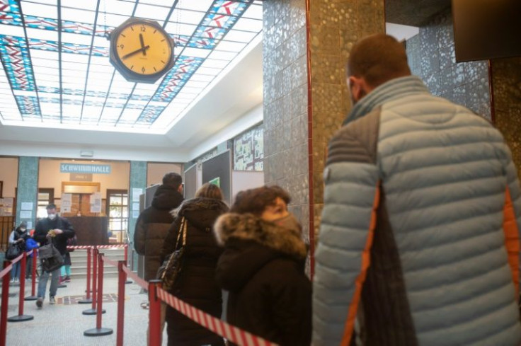 There was a small increase in the number of people getting vaccinated at a site in Vienna ahead of the rule entering force