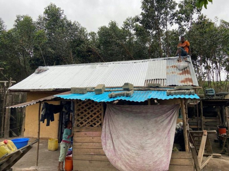 Residents who chose to remain in their homes used sandbags and yellow jerrycans to buttress their roofs