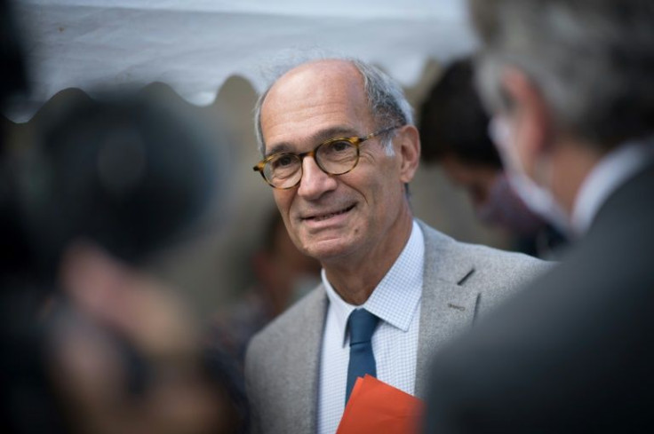 The announcement by Eric Woerth, labour and also budget minister in governments under president Nicolas Sarkozy, was a new blow to the campaign of right-wing challenger Valerie Pacresse
