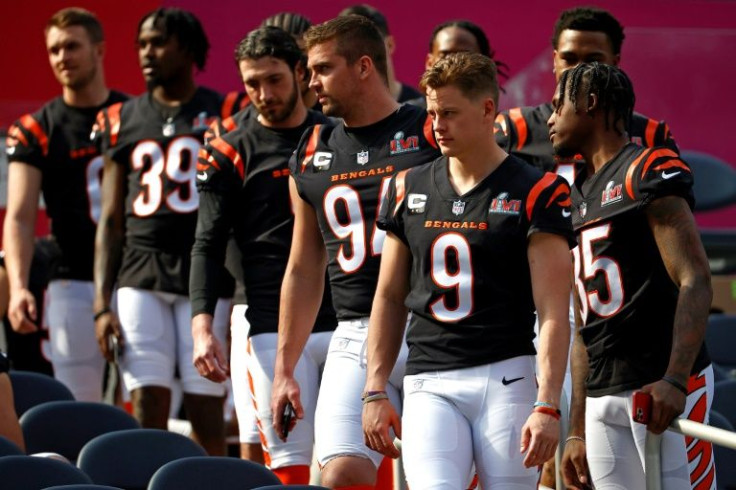 Joe Burrow (9) lines up with his Cincinnati Bengals team-mates at the SoFi Stadium on Saturday