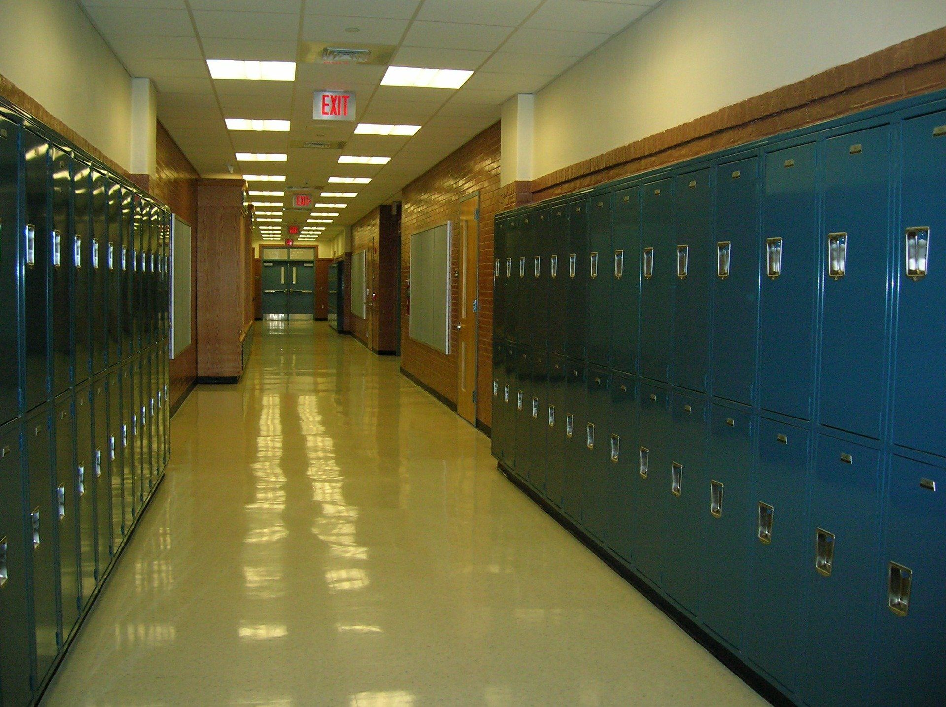 texas-coach-caught-on-camera-being-chased-beaten-up-by-middle-school