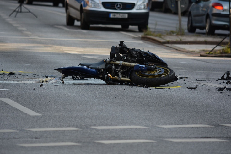 motorcycle-g88a431835_1920
