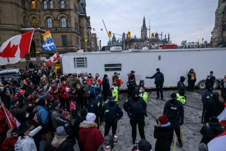 Demonstrators opposed to Covid health rules encircle police after being given an ultimatum to leave the capital