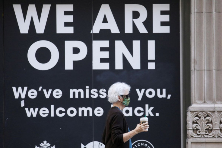 Restaurants re-open as people still wear their masks, amid the coronavirus disease (COVID-19) pandemic, in Los Angeles, California, U.S., February 8, 2022. 