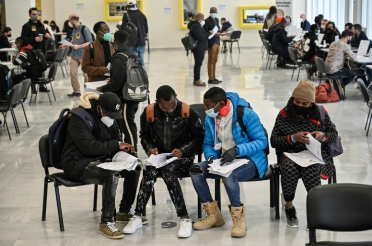 Refugees who want to stay in Greece must be able to work