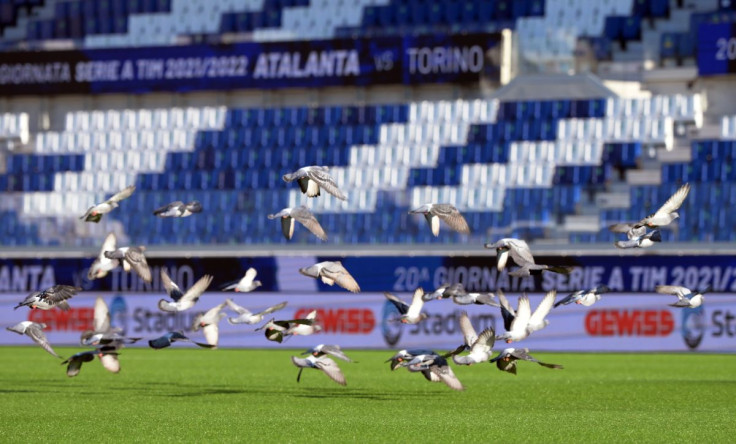 Soccer Football - Serie A - Atalanta v Torino - Stadio Atleti Azzurri, Bergamo, Italy - January 6, 2022 General view of pigeons inside the stadium after the match was postponed due to Covid-19
