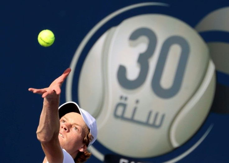 =Jannik Sinner serves to Andy Murray
