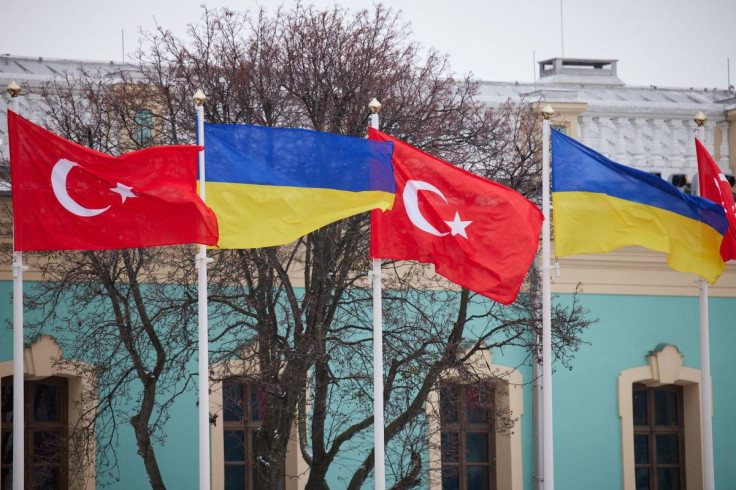 Turkish and Ukrainian flags fly during a welcoming ceremony of Turkish President Tayyip Erdogan before his meeting with Ukrainian President Volodymyr Zelenskiy in Kyiv, Ukraine February 3, 2022. Ukrainian Presidential Press Service/Handout via REUTERS ATT