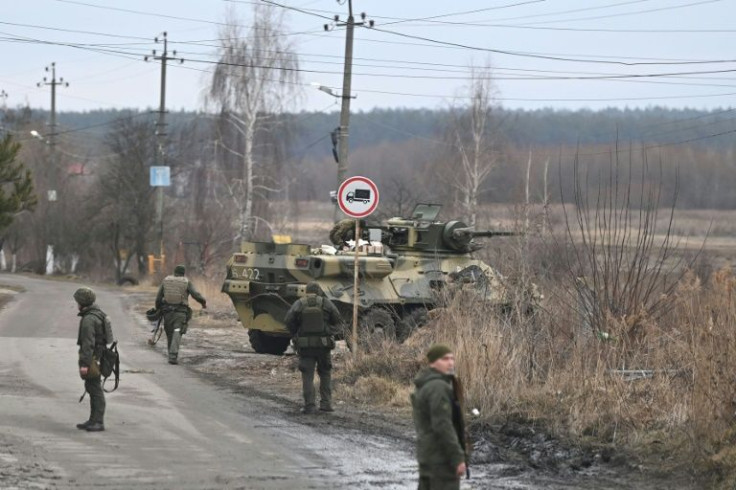Ukrainian forces fanned out around the airfield in an attempt to retake it