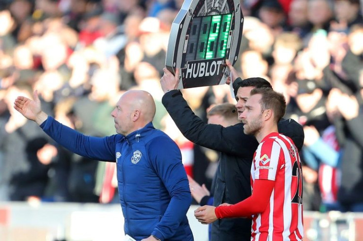 Christian Eriksen comes on as a substitute for Brentford