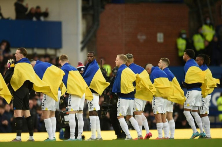 Everton players line up wearing the Ukraine flag