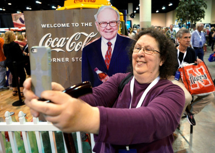 A shareholder takes a selfie with a picture of Warren Buffett at the Berkshire Hathaway Inc annual meeting, the largest in corporate America, in its hometown of Omaha, Nebraska, U.S., May 4, 2018. 
