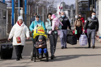 People arrive from Ukraine to Romania, after Russia launched a massive military operation against Ukraine, at Sighetu Marmatiei border crossing near Baia Mare, Romania February 27, 2022. 