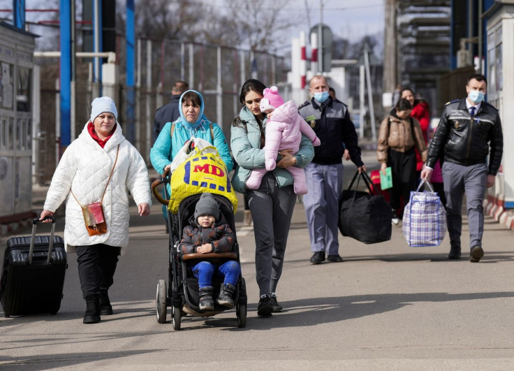 People arrive from Ukraine to Romania, after Russia launched a massive military operation against Ukraine, at Sighetu Marmatiei border crossing near Baia Mare, Romania February 27, 2022. 