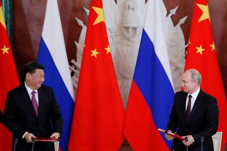 Russian President Vladimir Putin and his Chinese counterpart Xi Jinping look on during a signing ceremony in Moscow, Russia, June 5, 2019. 