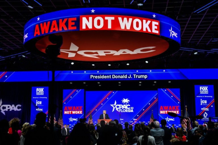 L'ex-président américain Donald Trump devant la convention annuelle des conservateurs américains à Orlando, en Floride, le 26 février 2022