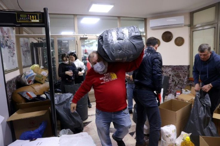 Pictures of Ukrainian families fleeing the Russian onslaught have deeply moved many Turks