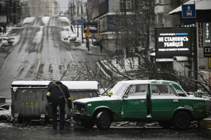 Building barricades in Kyiv
