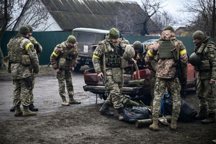 Ukrainian soldiers near Kyiv