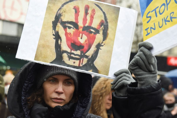 People take part in an anti-war protest, following Russia's invasion of Ukraine, in Belgrade, Serbia, March 6, 2022. 