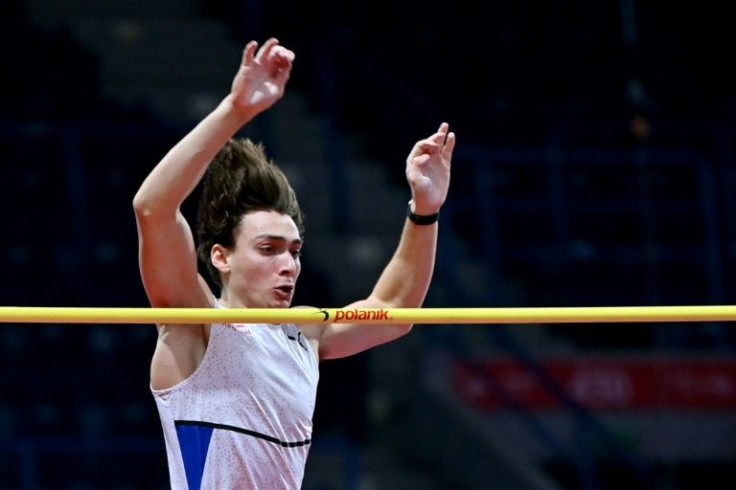 Armand Duplantis clearing 6.19m in Belgrade
