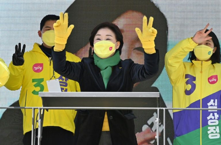 Sim Sang-jung is a stark contrast to her gaffe-prone rivals