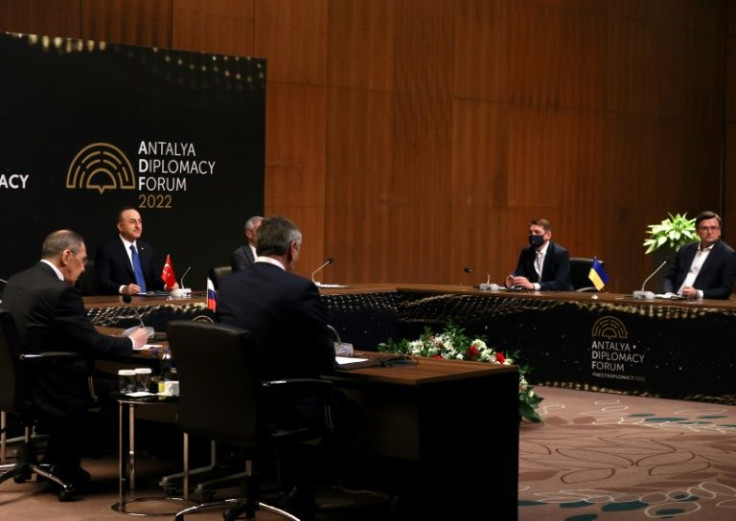 The ministers began talks on the sidelines of a diplomatic forum in the southern Turkish resort of Antalya