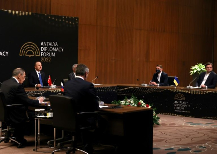 A handout picture obtained from the Turkish Foreign Ministery Press Office on March 10, 2022 shows Turkish Foreign Minister Mevlut Cavusoglu (C), Russian Foreign Minister Sergei Lavrov (L) and Ukraine's Foreign Minister Dmytro Kuleba (R) attending Russia-