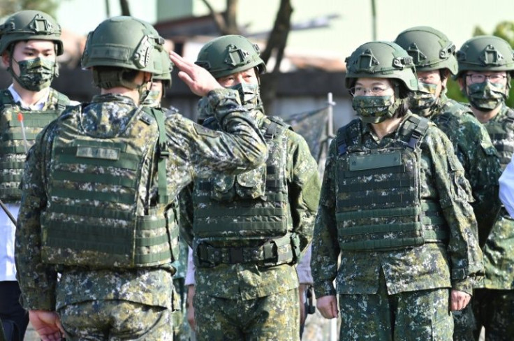 Taiwan President Tsai Ing-wen (R) inspects a training exercise for reservists at a military base in Taoyuan