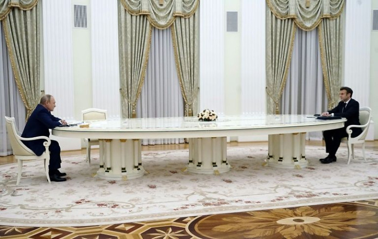The two men sought commonground at a very long table in Moscow on February 7.
