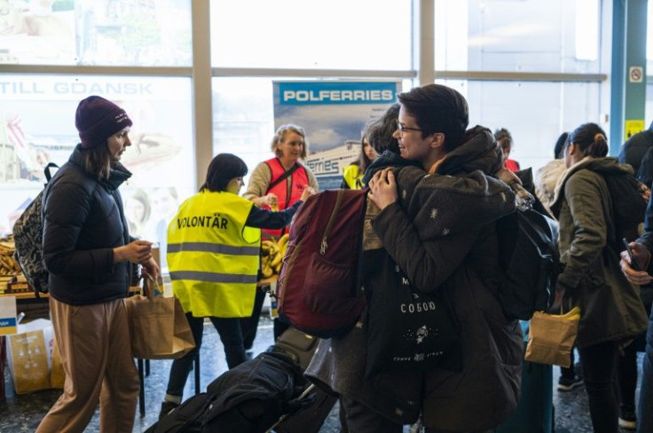 Together with 500 other passengers made up mostly of women and children, they are greeted by volunteers eager to give them basic necessities