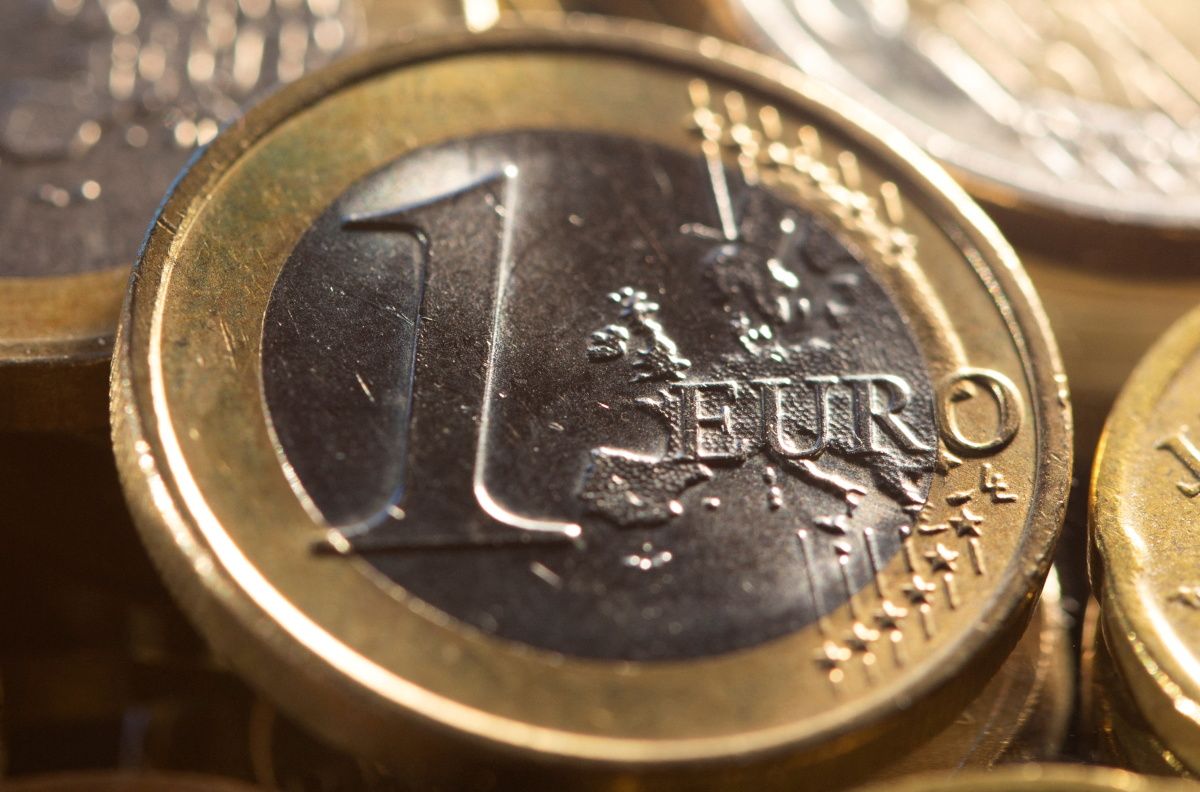 Euro Inches Up After Macron's Victory, Gains Against Bruised Sterling ...
