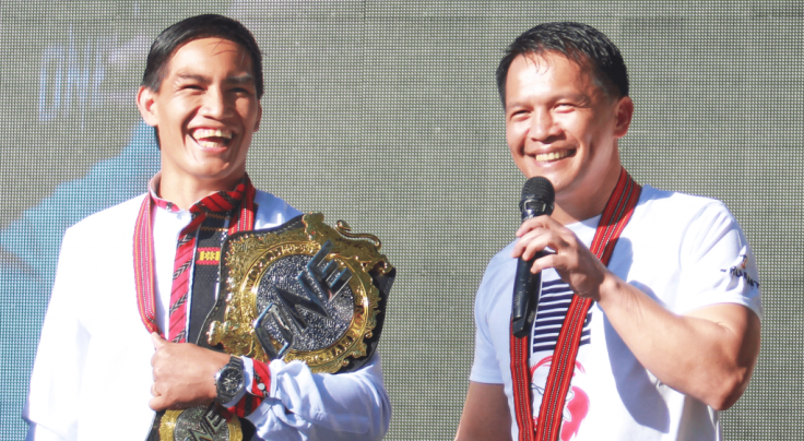 Eduard Folayang (L) with Team Lakay coach Mark Sangiao (R)